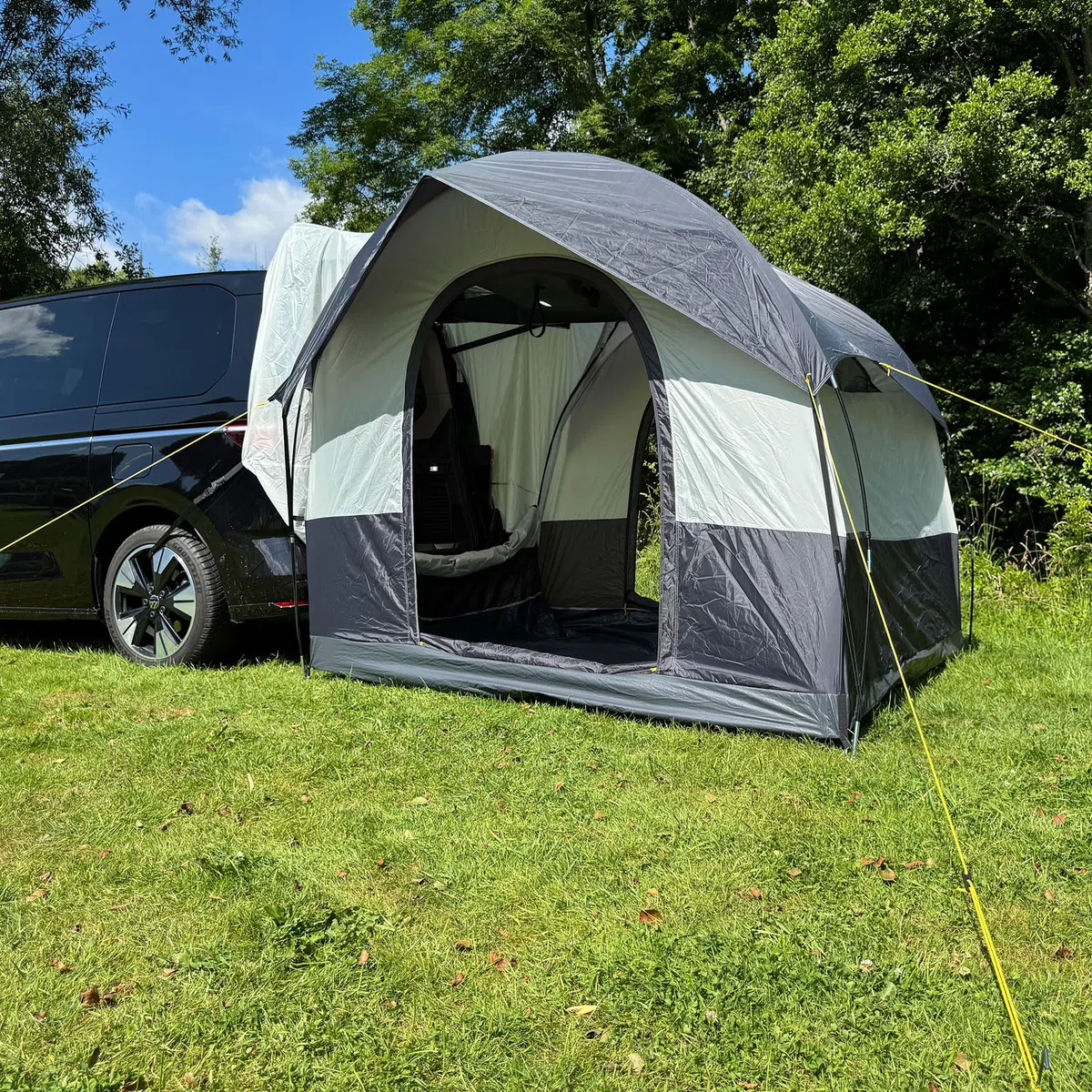 Heckzelt Auto 240 x 240 x 205 cm, Heckzelt SUV, Autozelt und Auto Heck Vorzelt für Van, Bus, PKW und Camping, freistehend, mit Moskitonetz, Anthrazit Grau