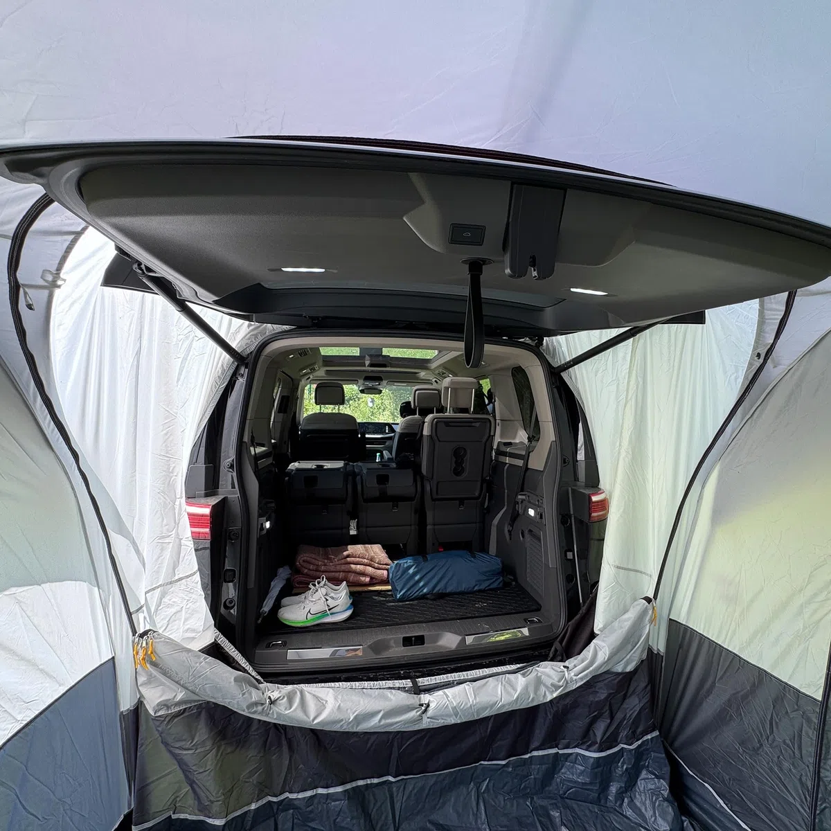 Heckzelt Auto 240 x 240 x 205 cm, Heckzelt SUV, Autozelt und Auto Heck Vorzelt für Van, Bus, PKW und Camping, freistehend, mit Moskitonetz, Anthrazit Grau