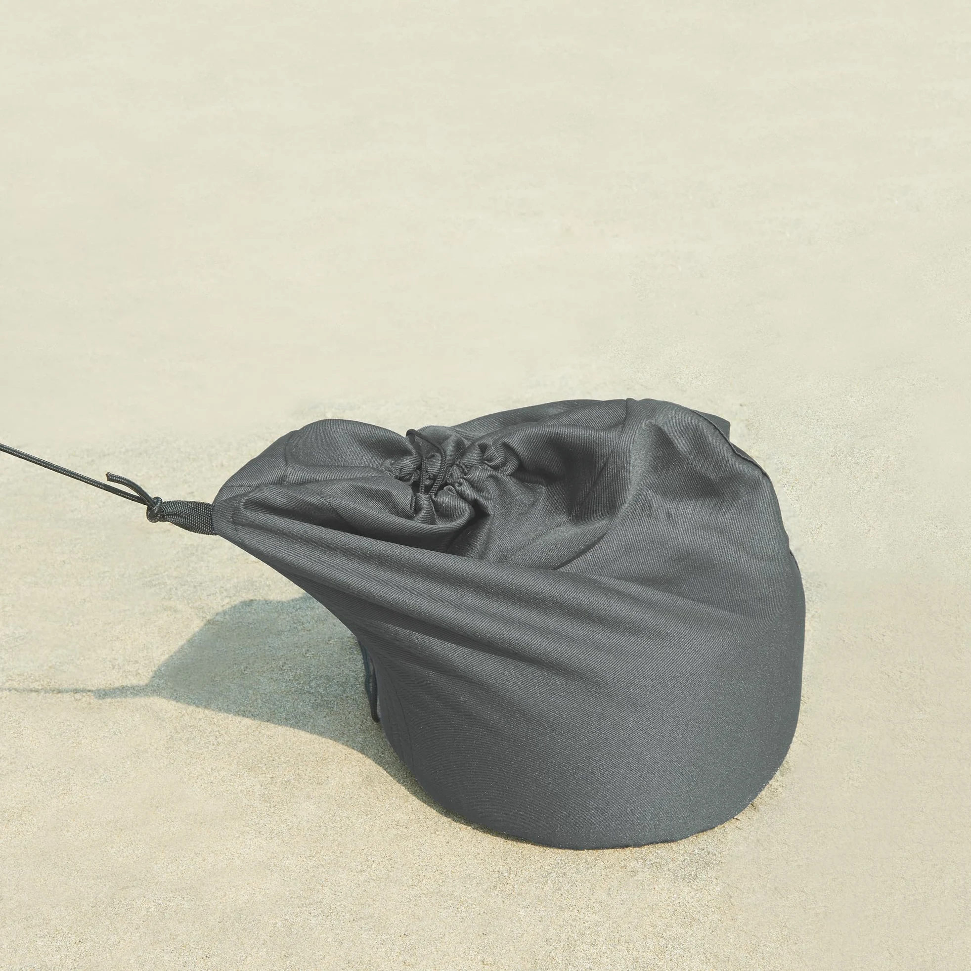 pro.tec Strandzelt Bernheze Sonnensegel Schattensegel Sonnenzelt mit 2 Alu-Stangen und 4 befüllbaren Sandtaschen Sonnendach 200x200x170cm (LxBxH) Grau