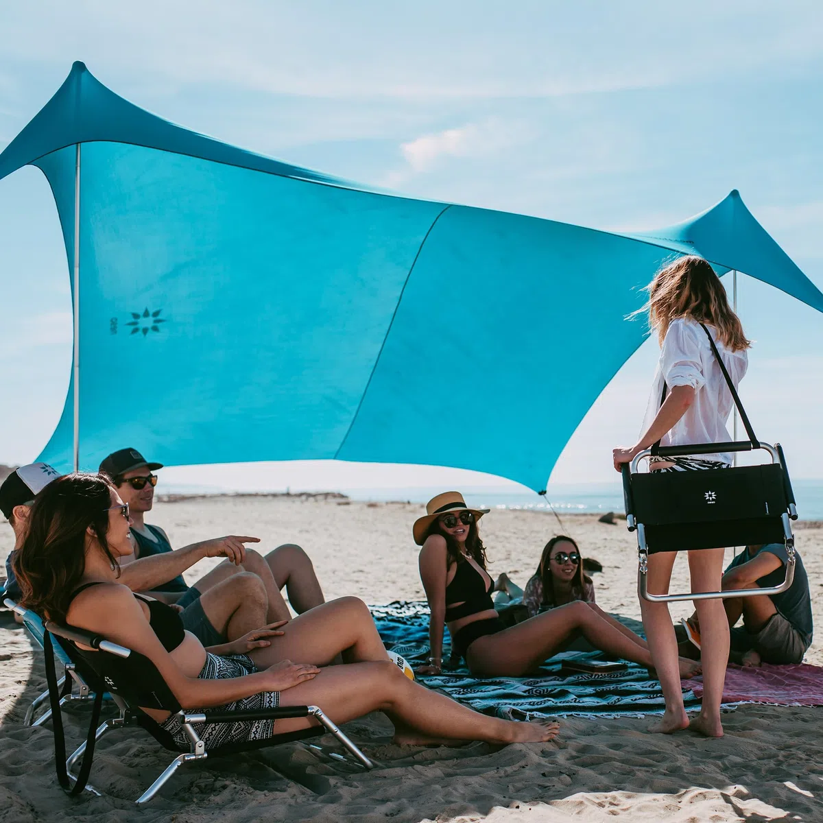 Neso Strandmuschel Gigante 2,5 m hoch 3,3 x 3,3 m | verstärkte Ecken und Kühlfach | Farbe: